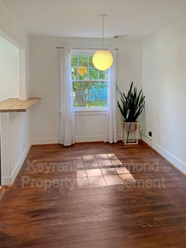 Building Photo - 2901 Maplewood Rd