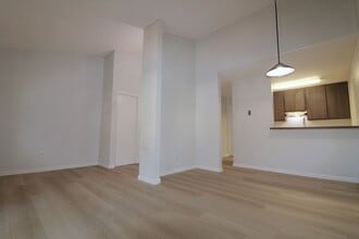 Building Photo - 3rd floor studio in Mission Valley! Beautiful vinyl flooring throughout/ 1 Prkg Space/ Mission Va...