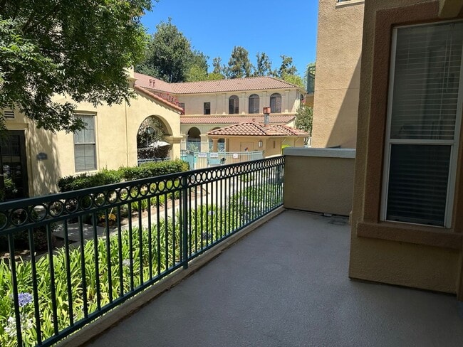 Building Photo - Remodeled and spacious 1 bedroom, 1 bathroom Condo in Downtown San Jose