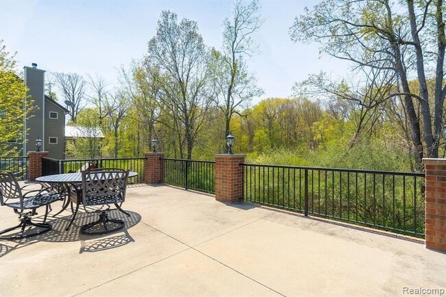 Building Photo - 4906 Stonehenge Dr