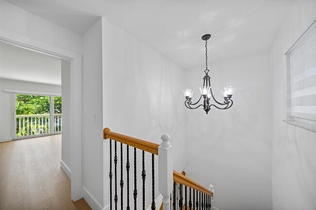 Building Photo - 2532 NE 9th St