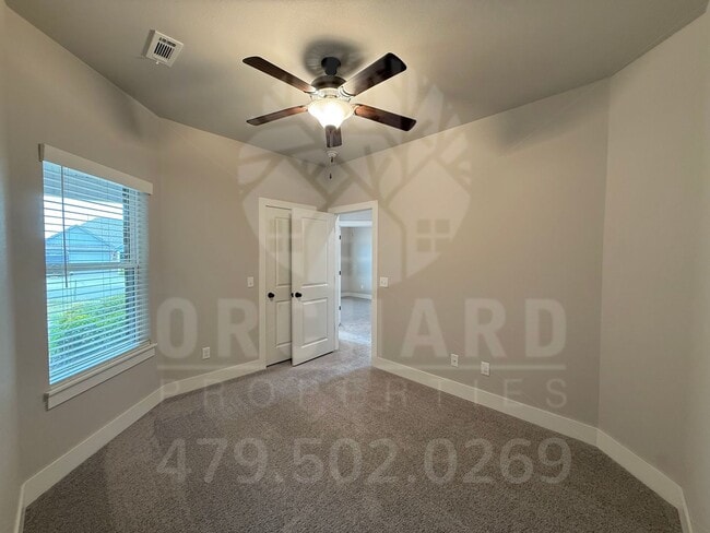 Building Photo - 983 Madden St