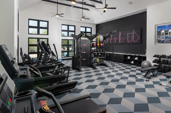 Building Photo - 5617 Oak St