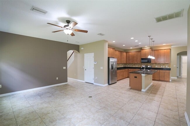 Building Photo - 1208 Oakcrest Dr