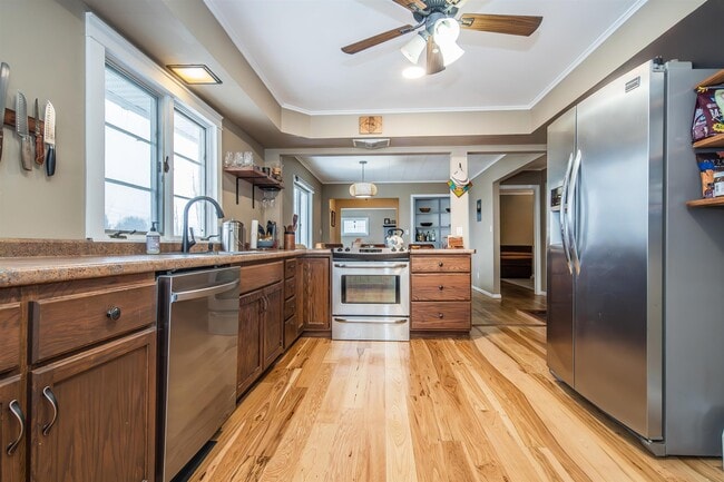 Building Photo - 290 Killington Ave