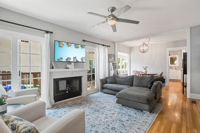 Building Photo - Spacious and conveniently located 2b/2bath single family home, available for Mid-January 2026!!!!!