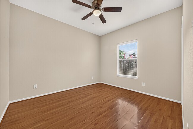 Building Photo - 430 Dockside Terrace