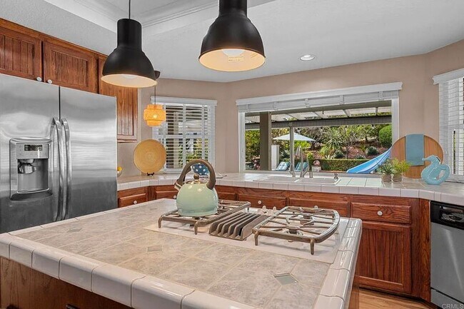 Building Photo - Luxury 3BR Home w/ Pool, Spa, Solar, RV Pa...