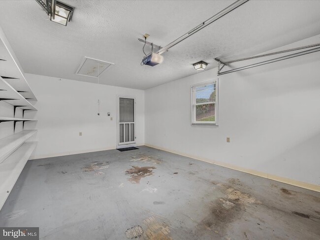Building Photo - 73 Garden Dr