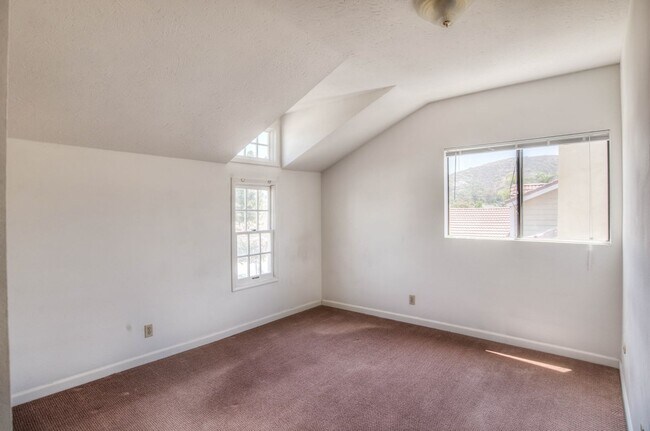 Building Photo - 4546 E Blue Jay Ave