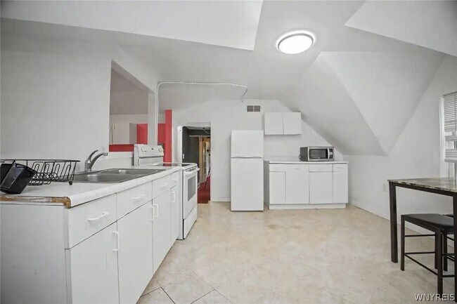 Building Photo - 485 Porter Ave