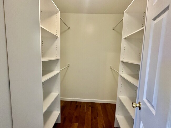 Building Photo - Beautifully Updated Three Bedroom Home in ...