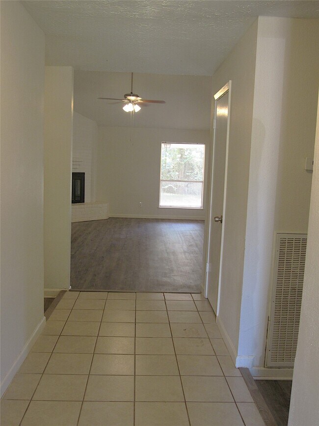 Building Photo - 18831 Droitwich Dr