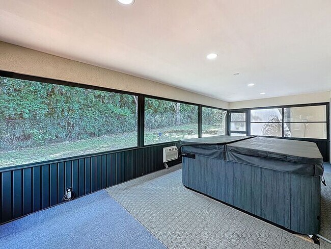 Building Photo - Exquisite Lake County Home with Lake Harris Views