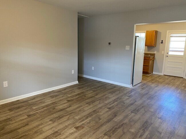 Building Photo - 3963 W Montague Ave