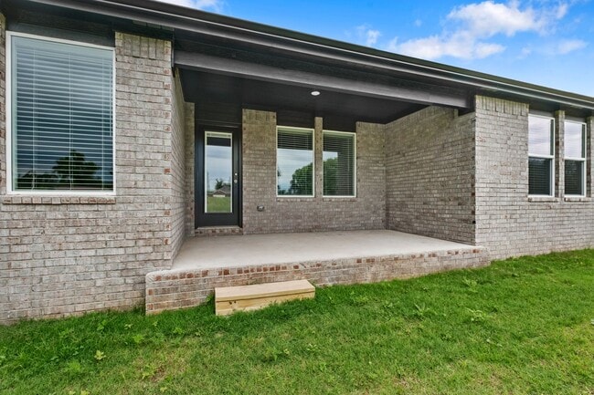 Building Photo - Stunning New 4-Bedroom Home with Modern Up...
