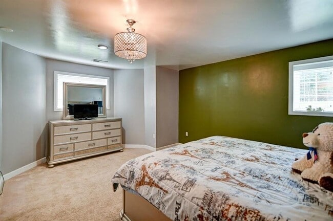 Building Photo - Incredible furnished house on Madison's West Side