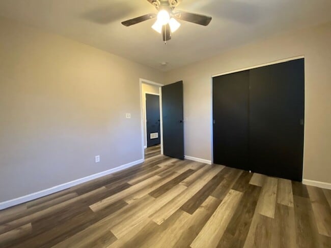 Building Photo - Welcome to this charming two-bedroom, one-bathroom double located in the heart of Springfield, OH+