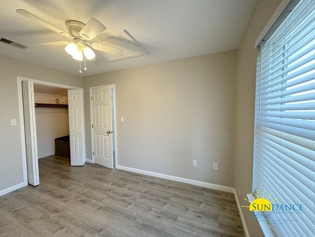 Building Photo - Beautiful 3 Bedroom Home in Fort Walton Be...