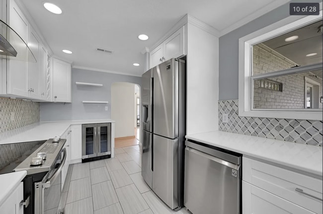 Building Photo - 4265 Brentwood St