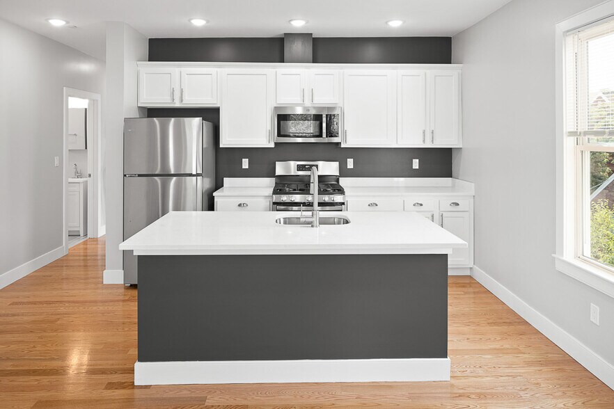 Building Photo - 146 Boston St