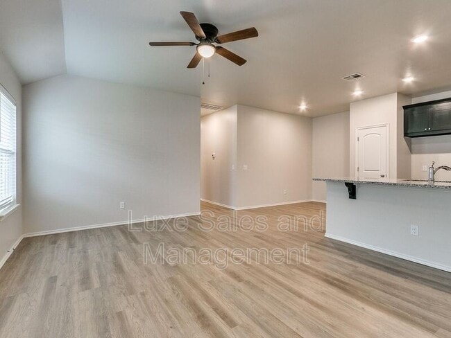 Building Photo - 10526 Utica Dr