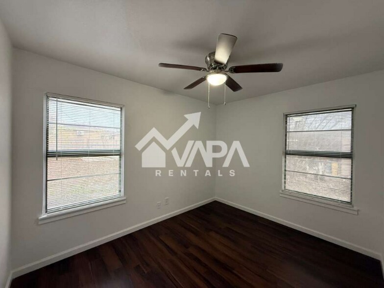 Building Photo - 407 Creath Pl