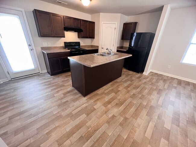 Building Photo - Gorgeous 3 bedroom, 2 1/2 bathroom two-story home in Winston Salem