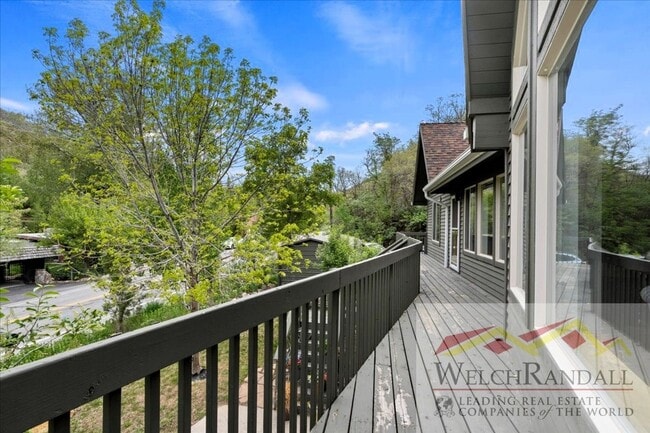 Building Photo - Stunning Emigration Canyon Home - Spacious...
