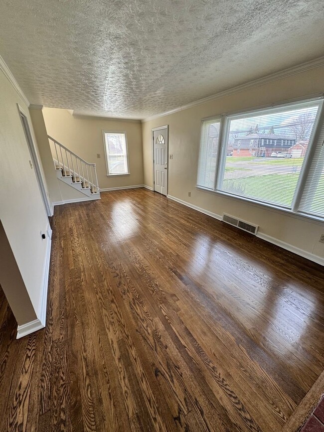 Building Photo - 625 Churchill Rd