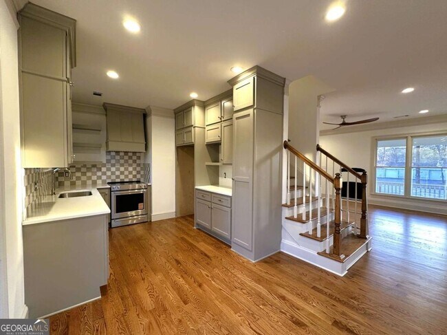 Building Photo - NORMALTOWN HOME - AVALIBLE NOW OR FOR AUGUST 2026!!