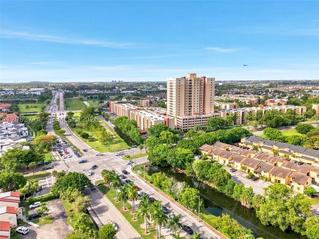Building Photo - 9674 Fontainebleau Blvd