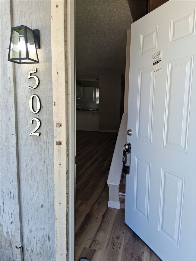 Building Photo - 502 N Betty Jo Dr