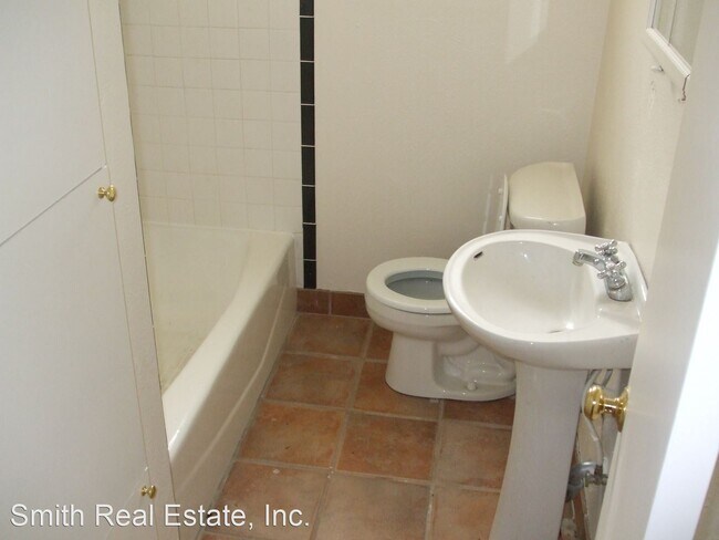 Building Photo - 4 br, 2 bath House - 925 Fulton St