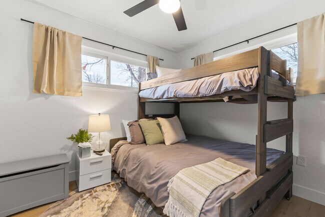 Building Photo - 9211 Highland Pl