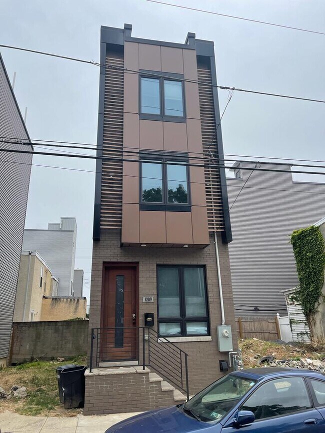 Primary Photo - 1209 S 26th St