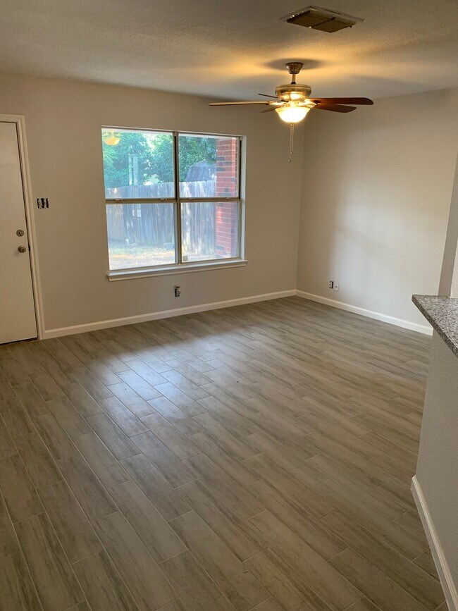 Building Photo - Beautifully remodeled 3/2