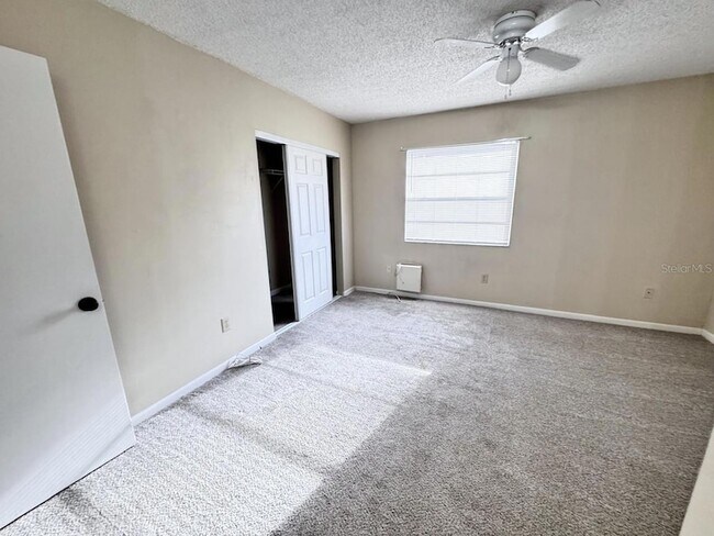 Building Photo - 10128 Lake Oak Cir