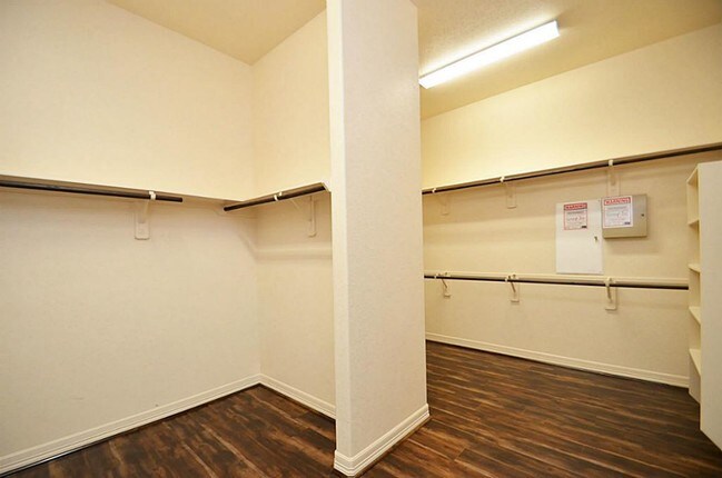 Building Photo - 4802 Fairford Dr