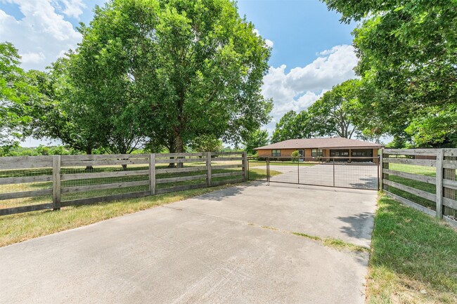 Building Photo - 18211 Mueschke Rd