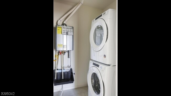 Building Photo - 95 Robeson St