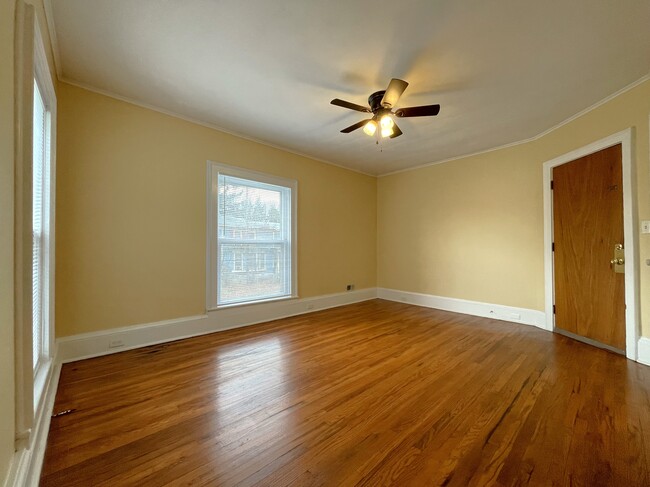 Living Room - 110-112 Elm St