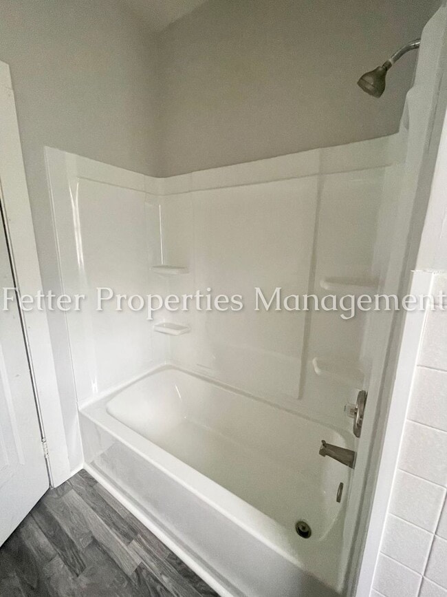 Building Photo - Spacious & Newly Renovated!!!