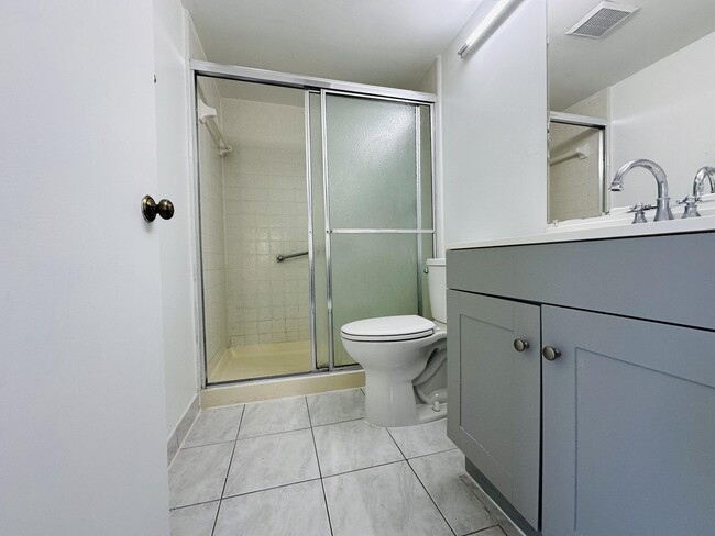 Building Photo - 1115 Green Pine Blvd