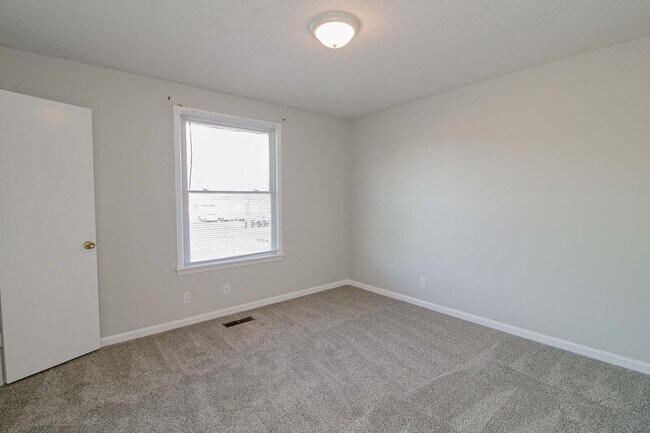 Building Photo - 809 Golf View Pl