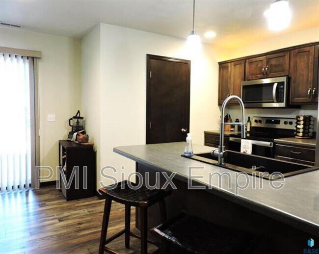 Building Photo - 9600 W Broek Dr