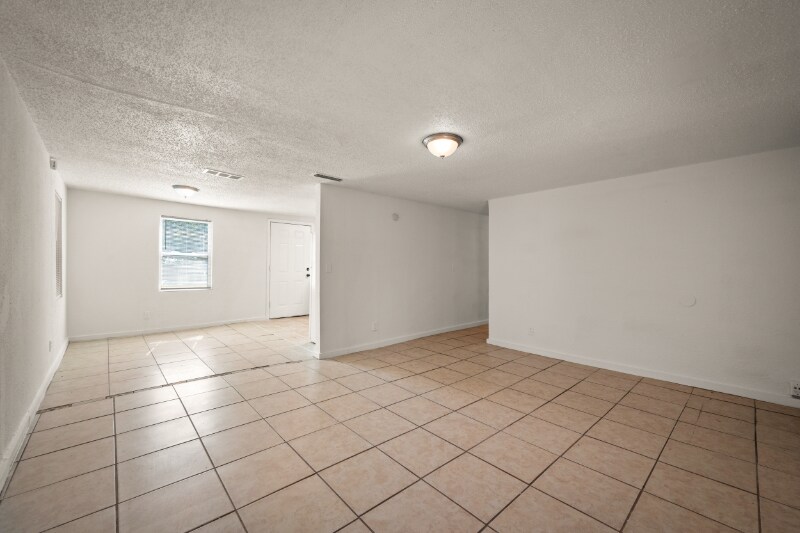 Building Photo - 304 Bernard Rd