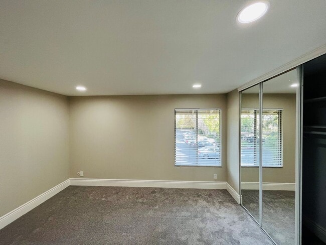 Building Photo - Upper Level Condominium in Station West