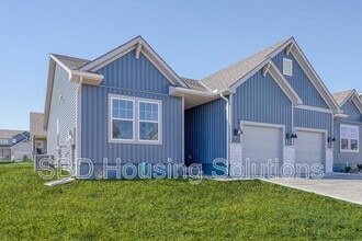 Building Photo - 27313 E Oak View Dr