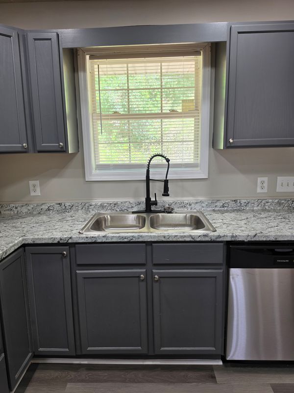 Building Photo - 515 Baron Dr